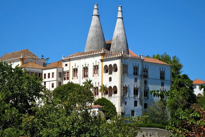 Sintra, Pena Palace, Quinta da Regaleira & Cascais Group Tour - Group Size, Walking, and the Guide Style That Fits You