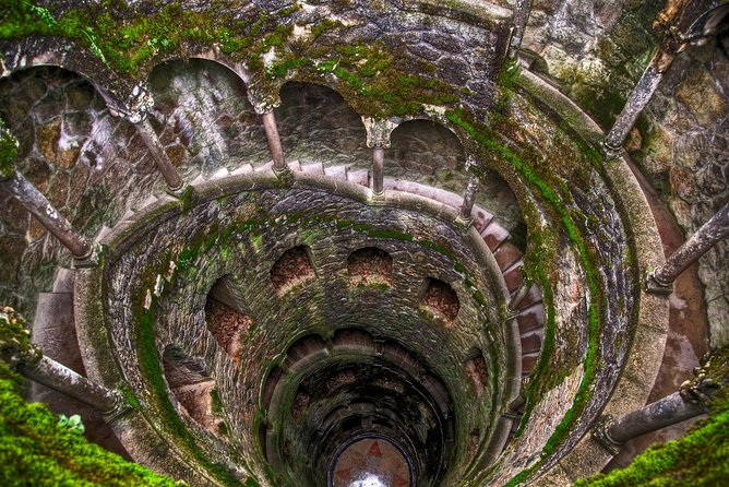 Sintra Small-Group Tour: Let the Fairy Tale Begin with Pick Up - More than one palace: park stops with Chalets, Montserrate, and Moorish Castle