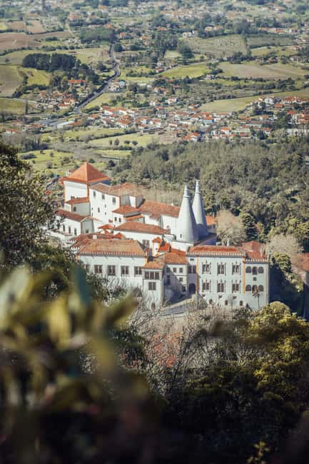 Sintra: The Romantic Village – Private Half-Day Guided Tour - Your first viewpoints: Fonte da Sabuga and the scenic drive into Sintra-Cascais Natural Park