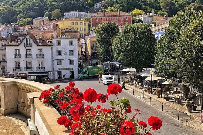 Sintra Walking Tour: Romantic Village & Palaces - Hotel Lawrence: when history is still in the building