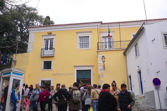 Skip the Line Ticket Castelo de S. Jorge - Using the Map and the Audio Guide at Your Own Pace