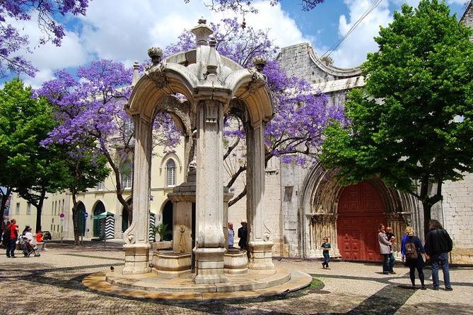 Special Guided Tour of Tuk Tuk Lisbon Historic 2 Hours - Largo do Carmo and the 25 April revolution site