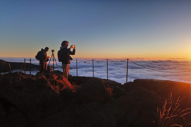 Sunrise Guided Hike PR1 Pico do Areeiro Pico Ruivo small group - The guided route toward Pico Ruivo and the photo moments you’ll remember