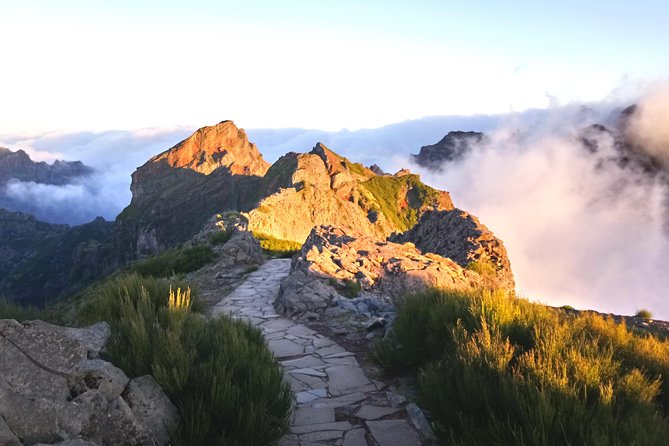 Sunrise Guided Hike PR1 Pico do Areeiro Pico Ruivo small group - Pico Ruivo: highest peak on the island, 30 minutes of “360 views energy”