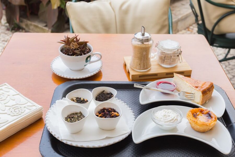 Taste Funchal: food, wine and cultural tour - Desserts, coffee, and biscuits: the sweet finish that does not feel rushed