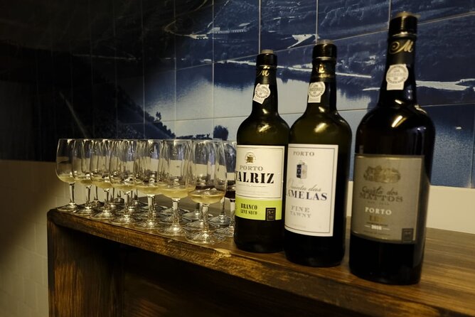 Taste of Porto: The Ultimate Full Meal Portuguese Food Tour - Lisbon Square Finish: Port Wine and the Port and Tonic Option