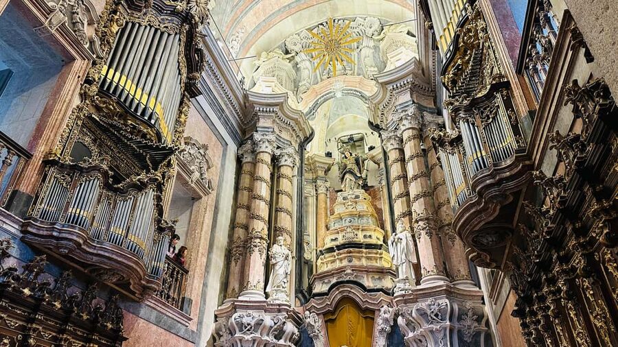 The Beautiful Story of Porto: Guided Tour with Entry Tickets - Entering Porto Cathedral Complex like a local