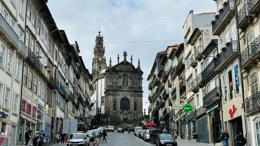 The Beautiful Story of Porto: Guided Tour with Entry Tickets - The secret stop for wine and food