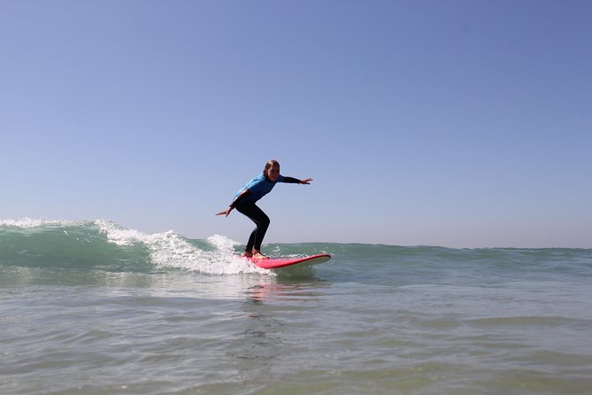 The Surf Instructor in Costa da Caparica - The 2-hour surfing lesson: warmup, safety, and that 1-to-5 ratio