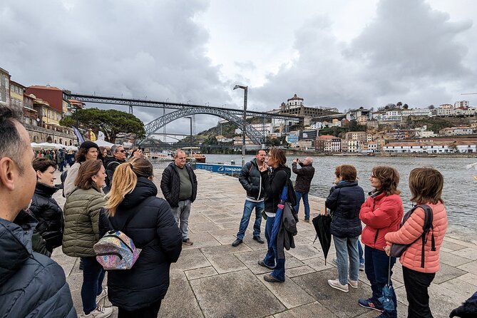 The Unvanquished Tour in Porto City Center - Igreja do Carmo and the Narrowest House Pairing