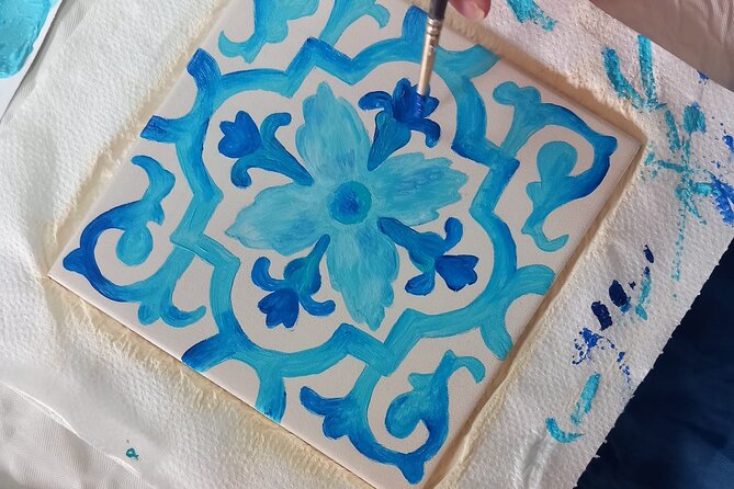 Tile Painting and Cocktails in Downtown Porto - Downtown Porto and a paintbrush in hand: how the 2-hour experience plays out