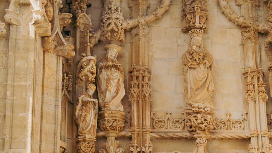 Tomar: Knight's Templar Castle and Convent of Christ Tour - Capitulo window: the highlight with a built-in sense of drama