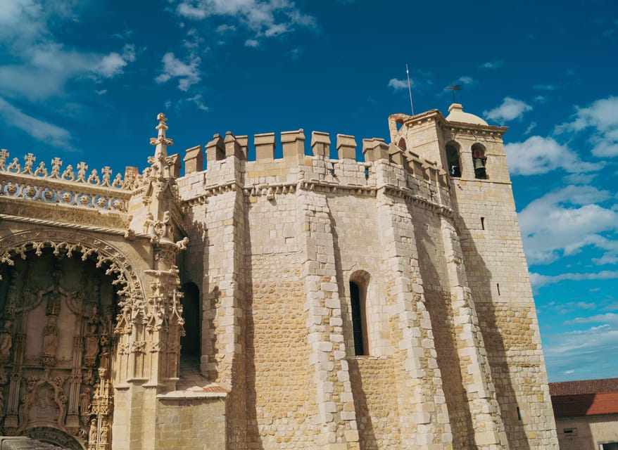 Tomar: Knight's Templar Castle and Convent of Christ Tour - Cloisters and architecture: learning to look, not just to watch