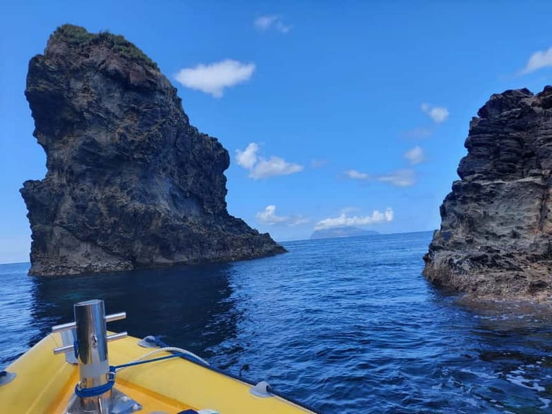 TRIP TO CORVO BY BOAT - A 9:00 am Zodiac launch from Cais das Poças, Flores
