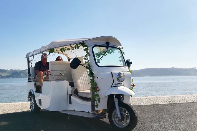 Tuk Tuk Lisbon Guided tour! 100% PRIVATE & PERSONALIZED - Lisbon Cathedral: a fast hit of 12th-century layers