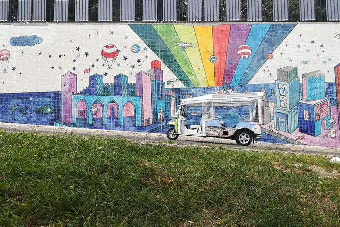 Tuk Tuk Lisbon: The Best of Lisbon in Half a Day - Chiado: a classic Lisbon neighborhood in 10 minutes
