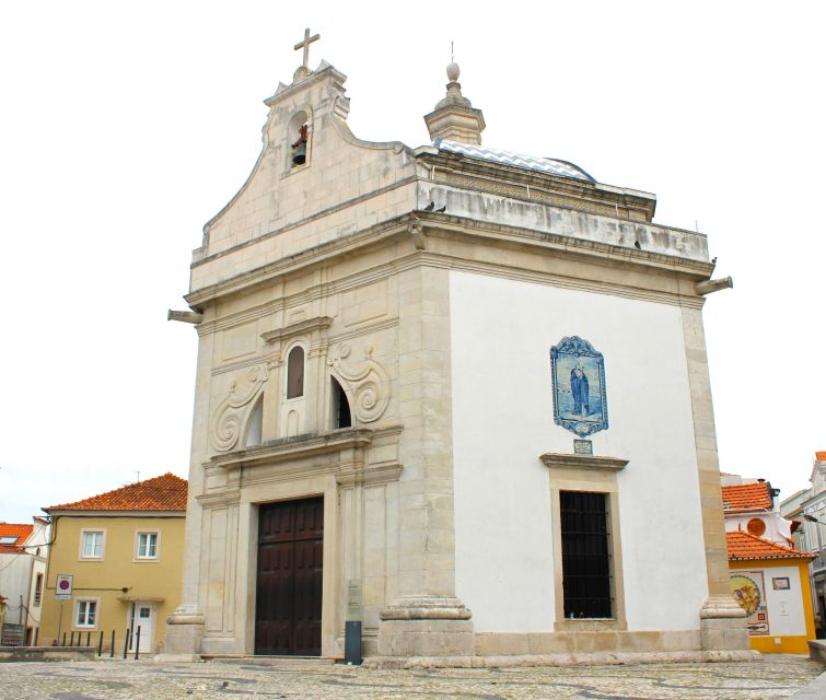 Tuk Tuk Tour in Aveiro - Old fisherman neighborhood: classic houses, fish market, and S. Gonçalinho’s Chapel