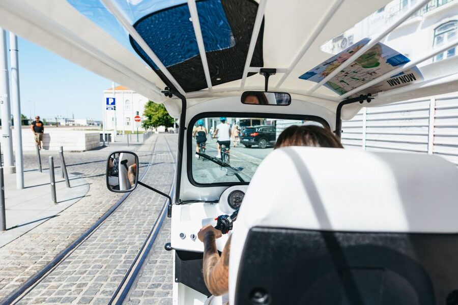 Vadio: Lisbon Old Town Private Tuk Tuk Tour - How the guide changes everything, especially for a 2-hour tour