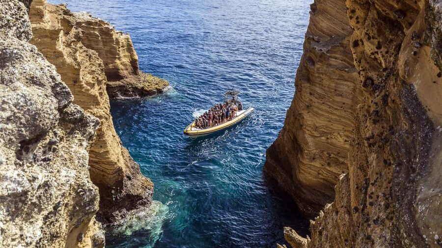 Vila Franca Islet: Around The Islet Guided Boat Tour - Language and group size: how it affects your experience