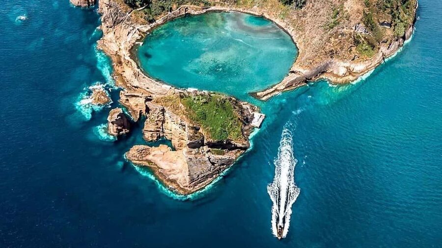 Vila Franca Islet: Around The Islet Guided Boat Tour - The 5-minute safety briefing and the Zodiac RIB ride