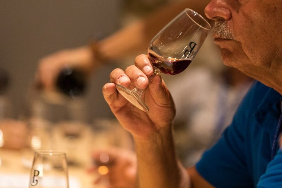 Vila Nova de Gaia: Winery Tour with 2 DOC Douro & 1 Port - The tasting flow: cellar first, room second, shop last
