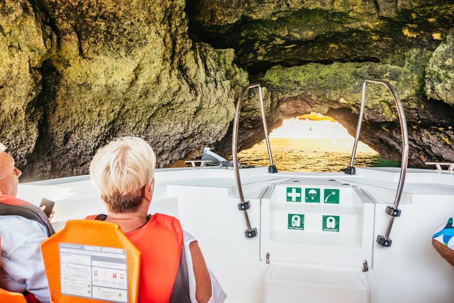 Vilamoura: Benagil Cave Boat Tour with Entry - The cave timing: close photos, limited minutes