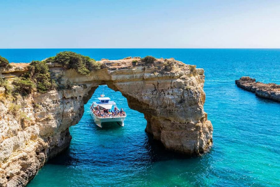Vilamoura: Benagil Cave Quest Boat Tour - Onboard tastings and the welcome drink that make the time pass faster