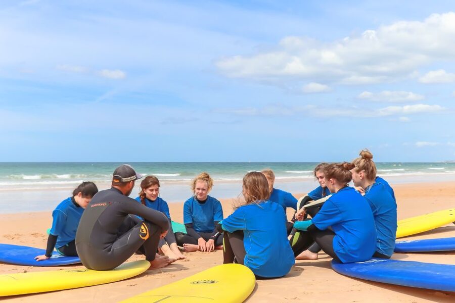 Vilamoura: Surf Lesson at Falésia Beach - Equipment and surf insurance, included and worth noticing