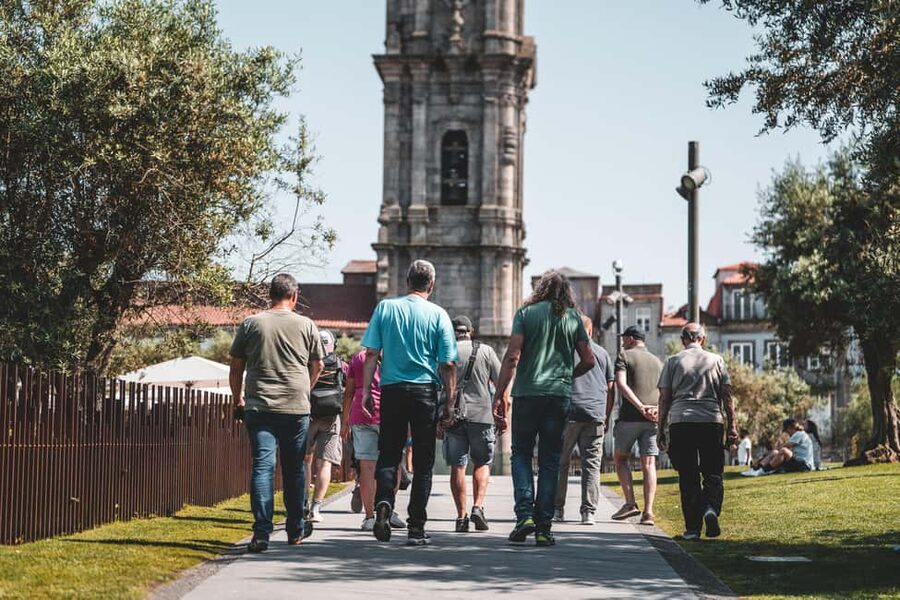 Walking tour discover Porto's center in German (max. 12 pax) - Entering Porto’s center from Almeida Garrett and Porto City Hall