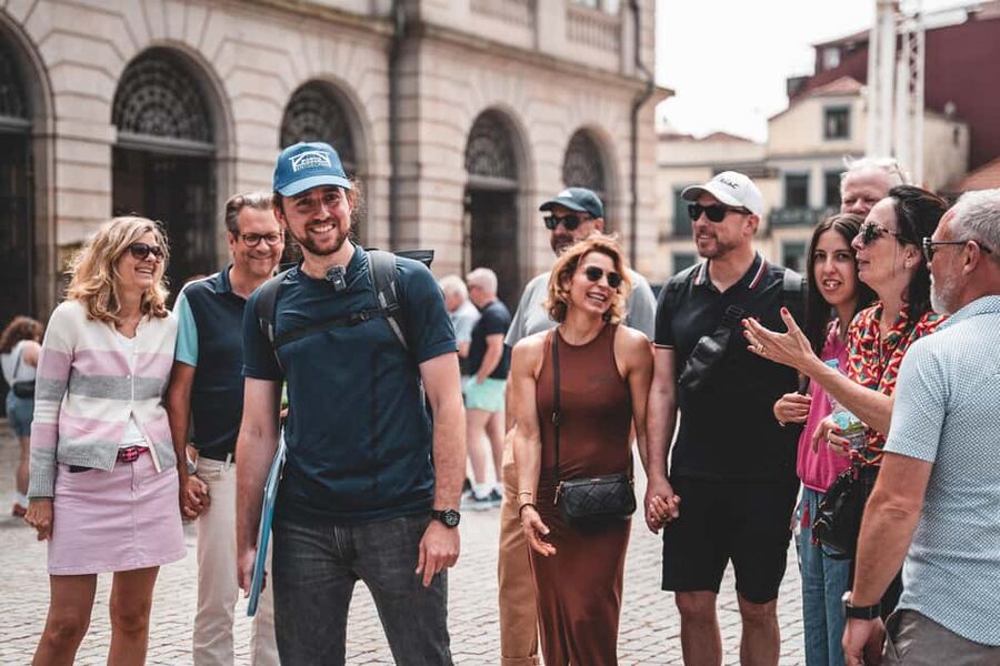 Walking tour discover Porto's center in German (max. 12 pax) - The upper city route: Aliados, Clerigos, and Livraria Lello without the crowds